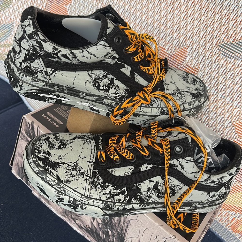Vans WMNS Old Skool
Year Of The Tiger Black/Gray 
VN0A3WKTN42
Sneakers - Picture 11 of 16